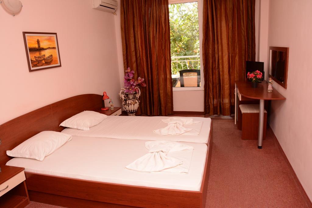 Guesthouse Kirov Ravda ภายนอก รูปภาพ