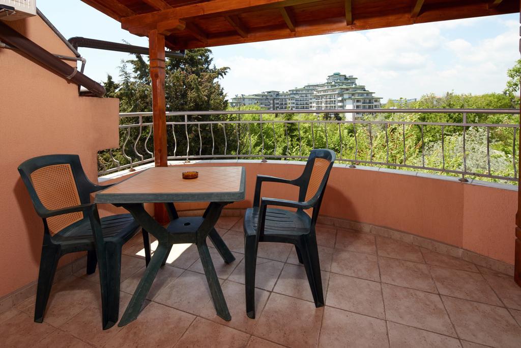 Guesthouse Kirov Ravda ภายนอก รูปภาพ