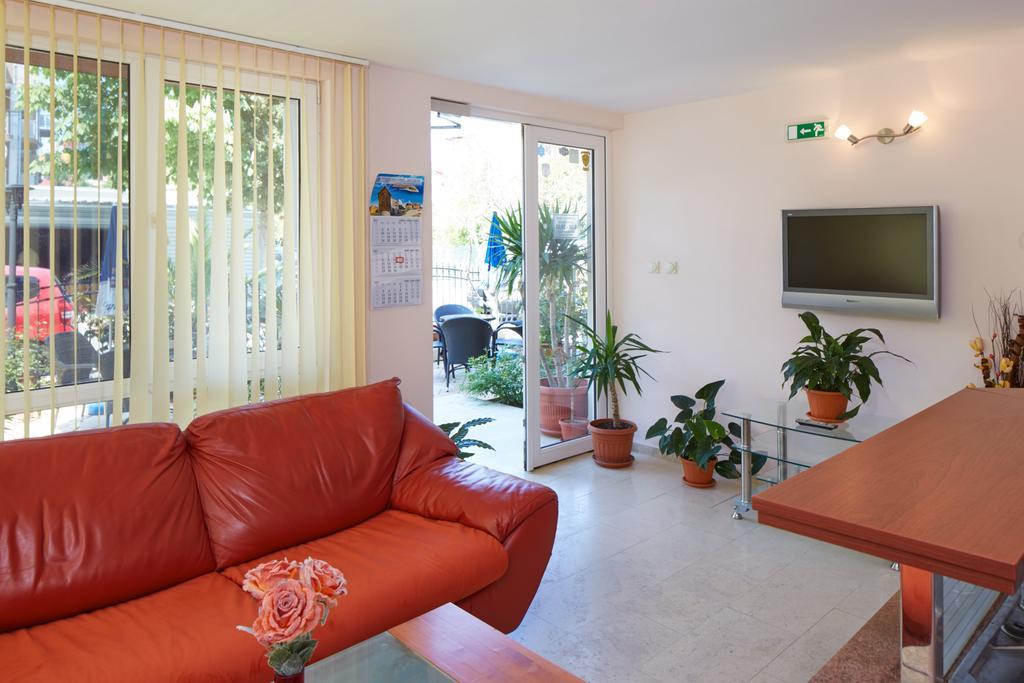 Guesthouse Kirov Ravda ภายนอก รูปภาพ