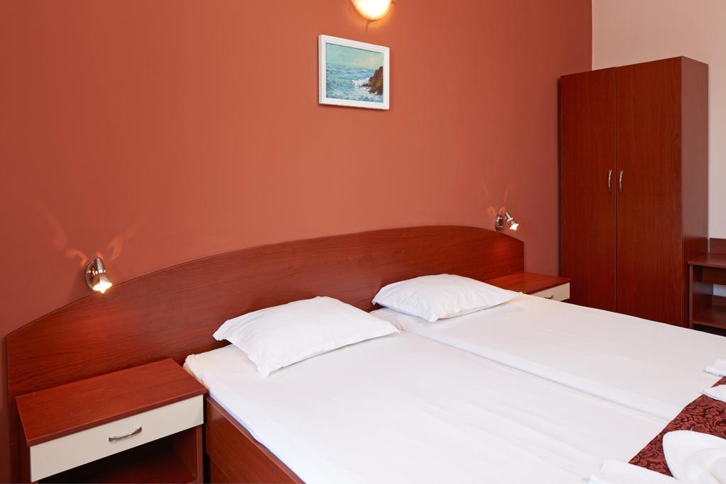 Guesthouse Kirov Ravda ภายนอก รูปภาพ